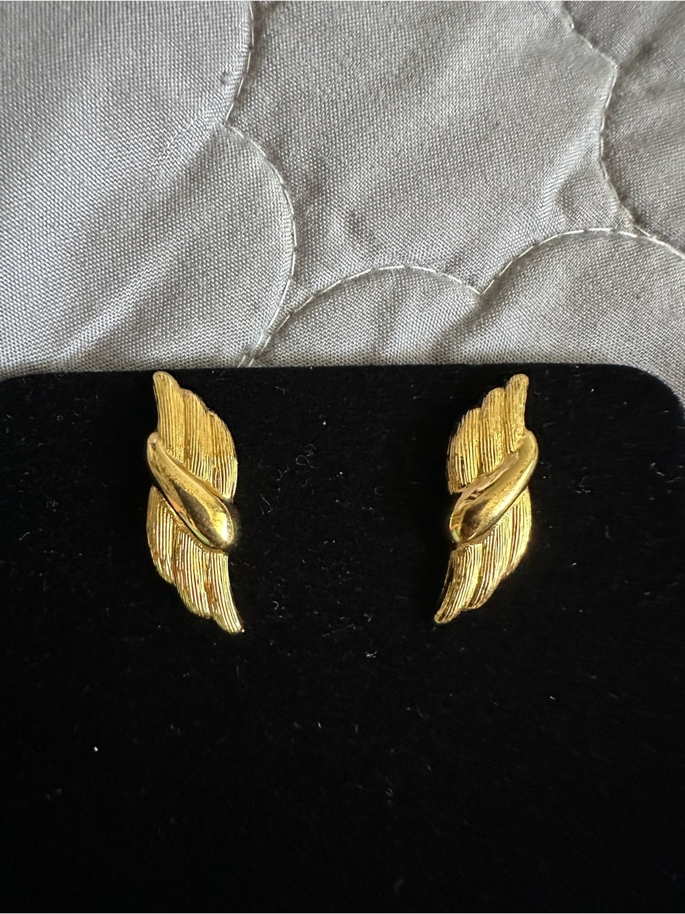 Vintage Napier Gold Tone Feather Wing Earrings - Women Classic Jewelry